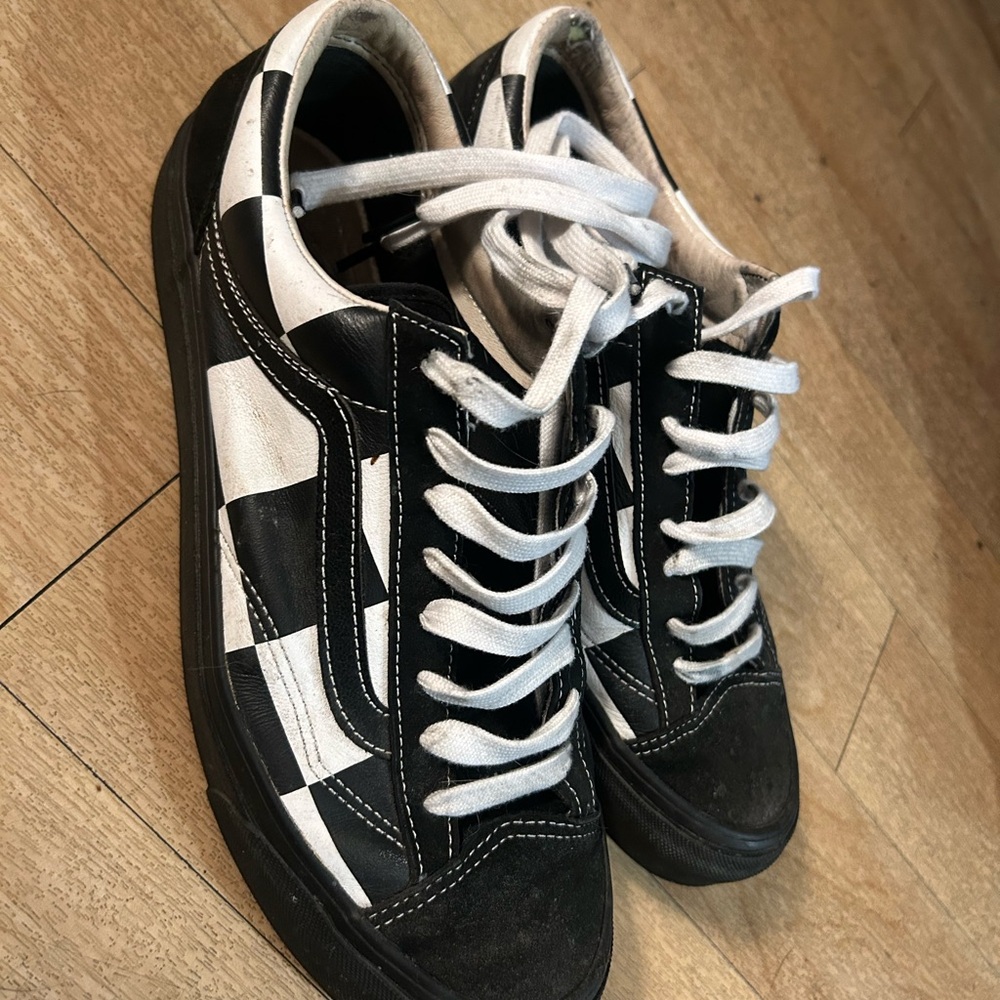 SOLD** VANS old school x Barneys New York men’s 9.5 women’s 11